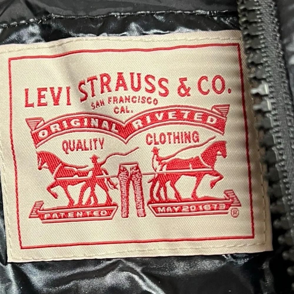 🌻NEW w/tag Levi’s Black Shiny Molly Sherpa Lined Puffer Jacket Women's Size XL